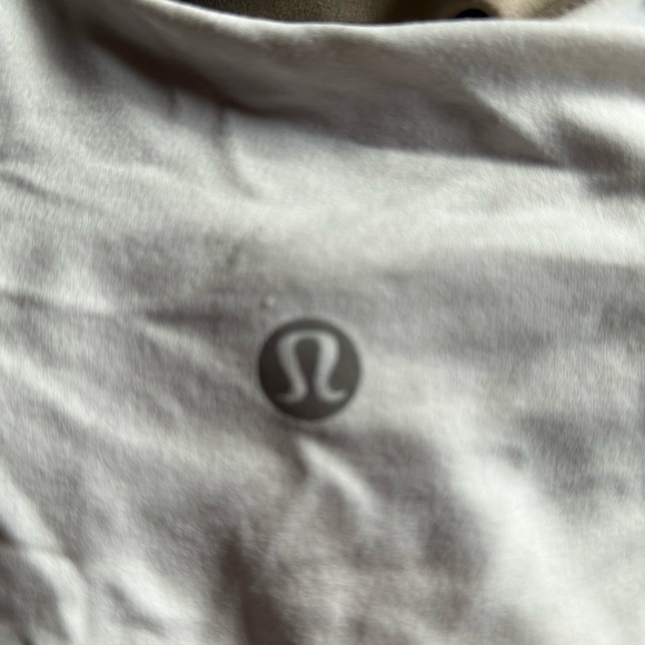 Lululemon white women’s tank top, size 8 - Picture 2 of 3